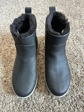 Khombu Women's Sienna Snow Boot Size 9